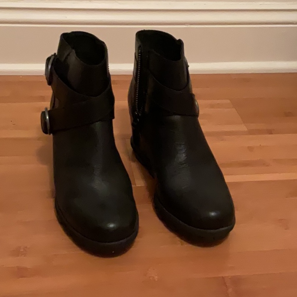 Sorel Black Wedge Boots
